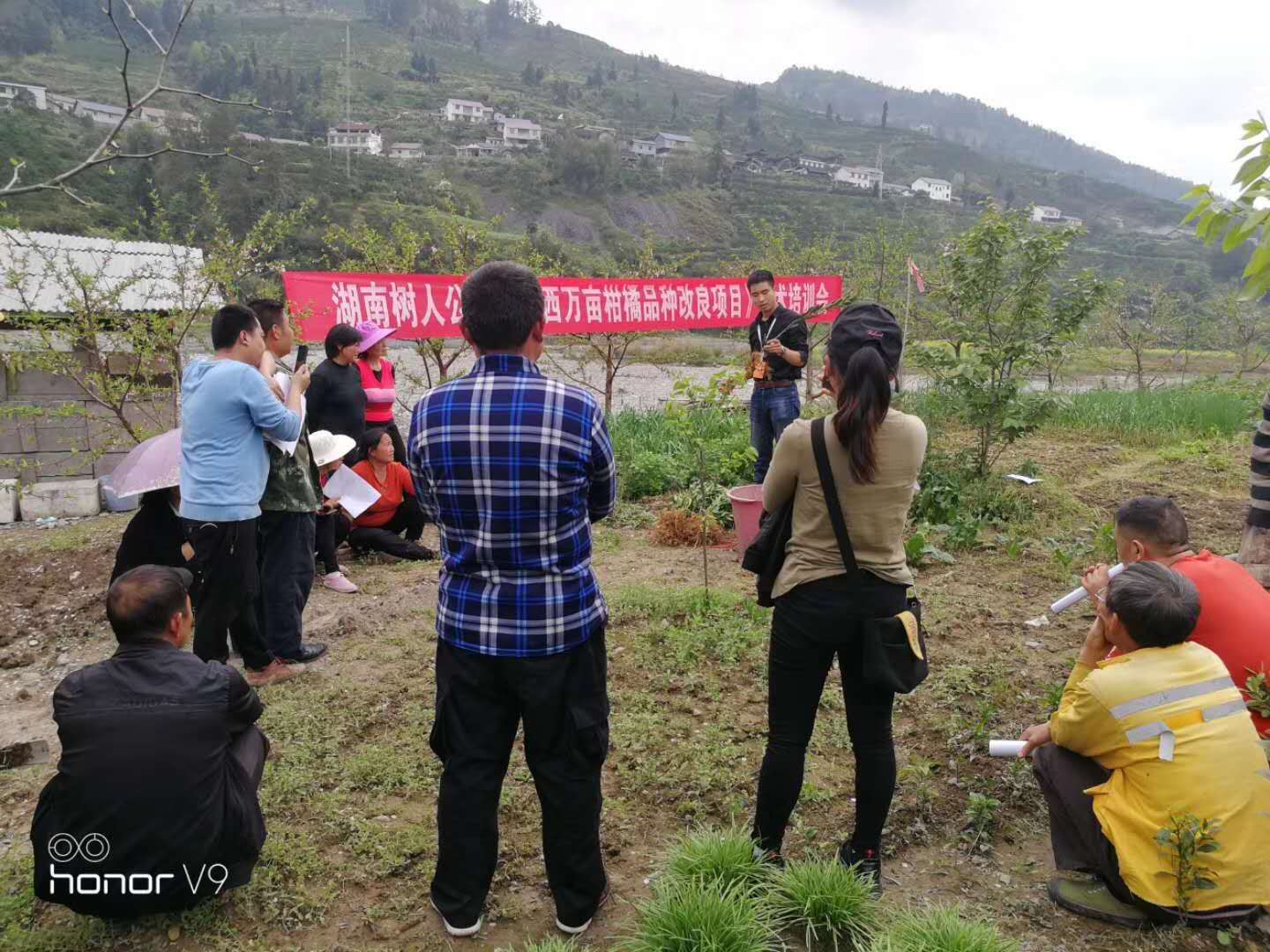 湖南樹人農(nóng)林科技有限公司參與湘西萬畝柑橘品種改良項(xiàng)目的實(shí)施